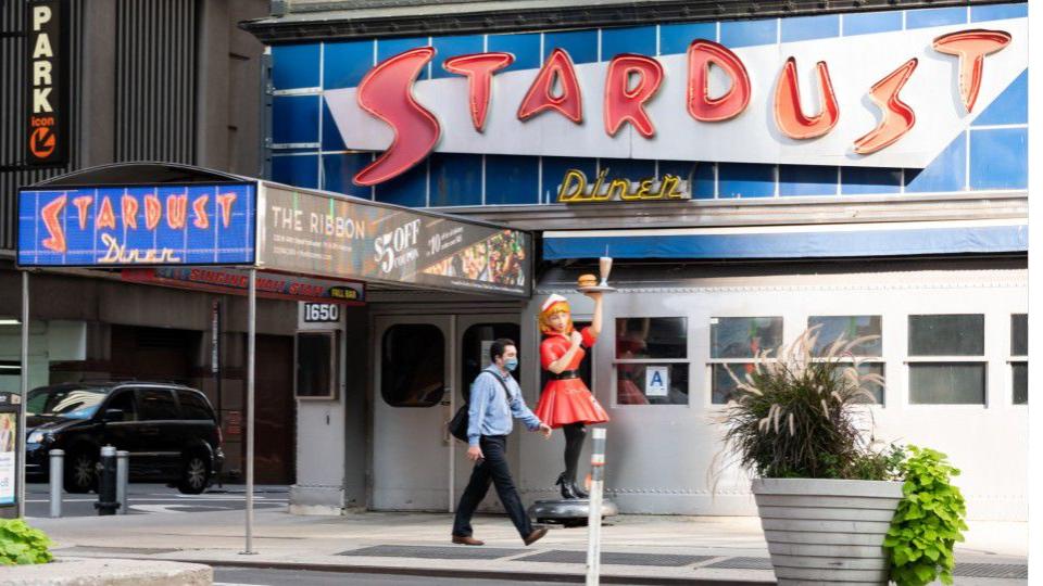 Ellens Stardust Diner: A Peek into the Famous Restaurant 