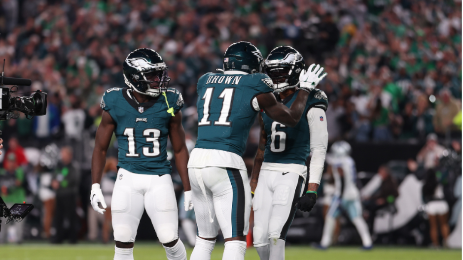 Eagles Hold On To Beat Cowboys